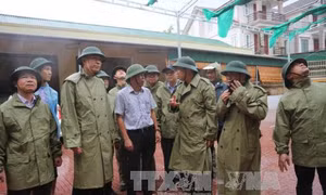Bộ Xây dựng kiểm tra, cảnh báo an toàn công trình vùng tâm bão 