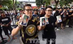 Thế giới chào đón iPhone X 