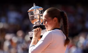 'Hiện tượng' Ostapenko đăng quang vô địch Roland Garros
