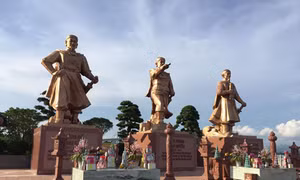 Thăm khu di tích Bạch Đằng Giang