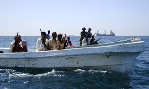 Cướp biển Somalia tấn công tàu chở hàng ở Vịnh Aden 