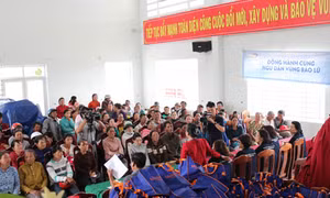 Masan Consumer tặng quà cho ngư dân Khánh Hoà bị ảnh hưởng bởi cơn bão số 12
