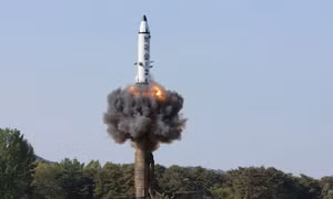 Triều Tiên xác nhận vừa thử thành công quả ICBM đầu tiên