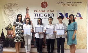 Học sinh THPT chuyên Việt Nam lần đầu tiên nhận chứng chỉ tiếng Nga quốc tế