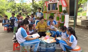 Thư viện lưu động làm từ… phế thải 