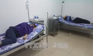 Hàng chục công nhân nhập viện sau bữa trưa 