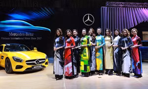 Mercedes-Benz Việt Nam lần đầu mang 'Áo dài' đến Triển lãm Ô tô Quốc tế 
