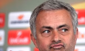 Zlatan Ibrahimovic có thể nghỉ hết mùa, Jose Mourinho nhận gặp rắc rối lớn