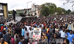 Quân đội Zimbabwe kêu gọi người dân kiềm chế 