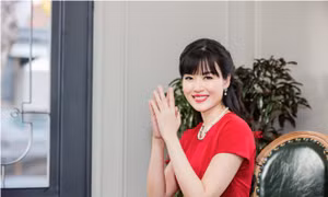 Hoa hậu Thu Thuỷ tiết lộ bí quyết 'không tuổi' mùng 1 Tết Đinh Dậu 2017