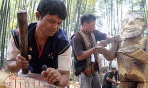 Nghệ nhân Tây Nguyên thổi hồn vào gỗ