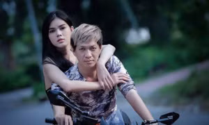 'Bản sao' của Ngọc Trinh 'Không tiền cạp đất mà ăn' lủi thủi về quê vì bị đại gia bỏ rơi