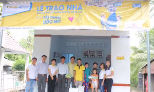 Vĩnh Tường - Gyproc trao 15 tổ ấm mới cho thợ thạch cao