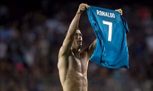 Buffon, Messi, Ronaldo vào danh sách rút gọn Cầu thủ UEFA của năm