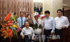 Đồng chí Võ Văn Thưởng thăm, chúc mừng các đơn vị, thầy thuốc tại Thành phố Hồ Chí Minh