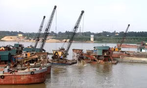 Phạt 190 triệu đồng đối với hành vi khai thác sỏi, xây dựng kè trái phép