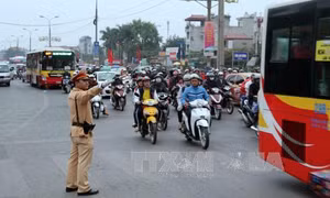 Không vi phạm luật, CSGT có quyền dừng xe kiểm tra?