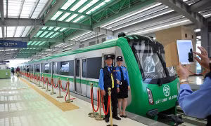 Háo hức ngày đầu tham quan nhà ga La Khê