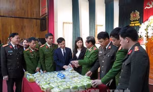 Cận Tết, Nam Định bắt vụ vận chuyển 45 kg ma túy đá và 30 bánh heroin