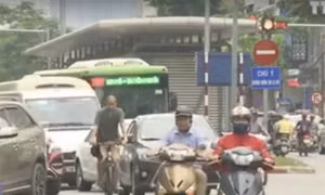 Băn khoăn đề xuất xe buýt thường đi vào làn BRT