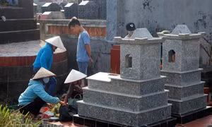 Cuối năm, đi tảo mộ mời ông bà về ăn Tết