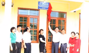 Xây dựng nhà công vụ cho giáo viên vùng sâu, vùng xa 