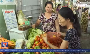 Rau củ tăng giá, người tiêu dùng lao đao