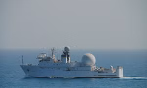 Tàu chiến Mỹ, Iran 'đối mặt' tại Eo biển Hormuz
