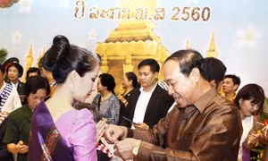 Đại sứ quán Lào tổ chức đón Tết cổ truyền Bun Pi May tại Hà Nội