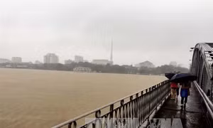 Không khí lạnh tăng cường, Bắc Bộ và Bắc Trung Bộ mưa lớn