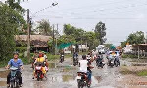 Xe tải chở đất 'tung hoành' trên quốc lộ 91C, Bạc Liêu