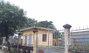 Trạm xử lý nước thải 'đắp chiếu' 10 năm, người dân bịt mũi sống với ô nhiễm