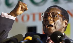 Lí do khiến cựu Tổng thống Mugabe thay đổi ý định từ chức vào phút chót?