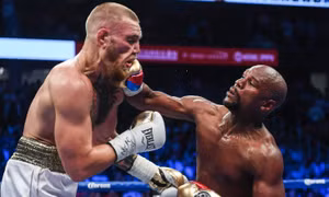 Kết quả trận đấu tỉ đô: 'Độc cô cầu bại' làng quyền anh hạ knock-out biểu tượng MMA