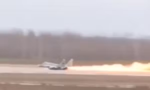 Chiến đấu cơ MiG-29 bốc cháy đùng đùng, phi công thoát hiểm trong gang tấc