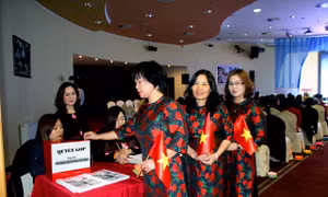 Xúc động lễ tri ân các anh hùng liệt sỹ biển đảo tại Séc