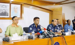 Bangladesh thu giữ hàng chục khẩu súng máy do Trung Quốc sản xuất ở thủ đô Dhaka