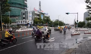 Đi vào đường cong có phải bật đèn xi nhan?