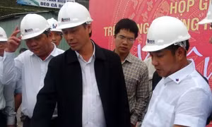 Chúc Tết công nhân thi công hầm đường bộ Đèo Cả 