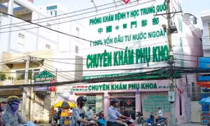Lật tẩy chiêu 'móc túi' bệnh nhân của các phòng khám Trung Quốc 