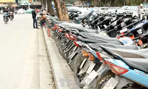 'Chặt chém' giá trông giữ xe ngày cận Tết