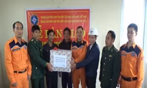 Cứu hộ 7 thuyền viên gặp nạn trên biển 