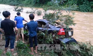 Lũ lớn ở Phú Thọ cuốn trôi ô tô, một người tử vong