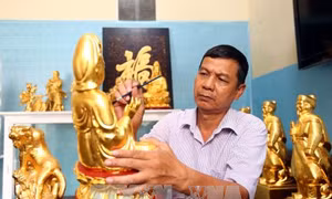 Người làm sống dậy thổi hồn vào những sản phẩm sơn son thếp vàng