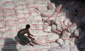 Thái Lan chật vật với “núi” thóc gạo khổng lồ 