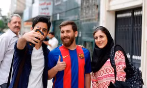 ‘Lionel Messi’ phiên bản Iran gặp rắc rối với cảnh sát vì quá giống Messi