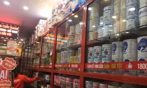 Sữa ngoại “nín thở” chờ cơ chế điều hành giá mới 