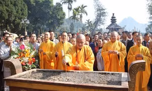 Một số bài văn khấn khi đi lễ Chùa Hương