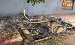 Miệng hầm công trình ngầm như 'bẫy' người đi đường