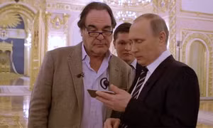 Tại sao Tổng thống Nga ngủ gật khi xem phim 'Phỏng vấn Putin'?